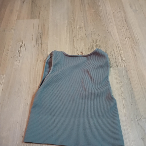 Top - Picture 4 of 4